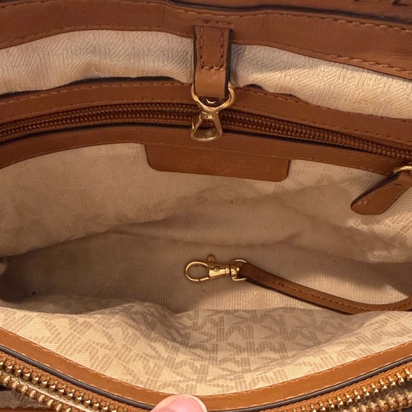 MICHAEL Michael Kors Straw Rosalie Medium Tan and Brown Purse - Picture 12 of 16